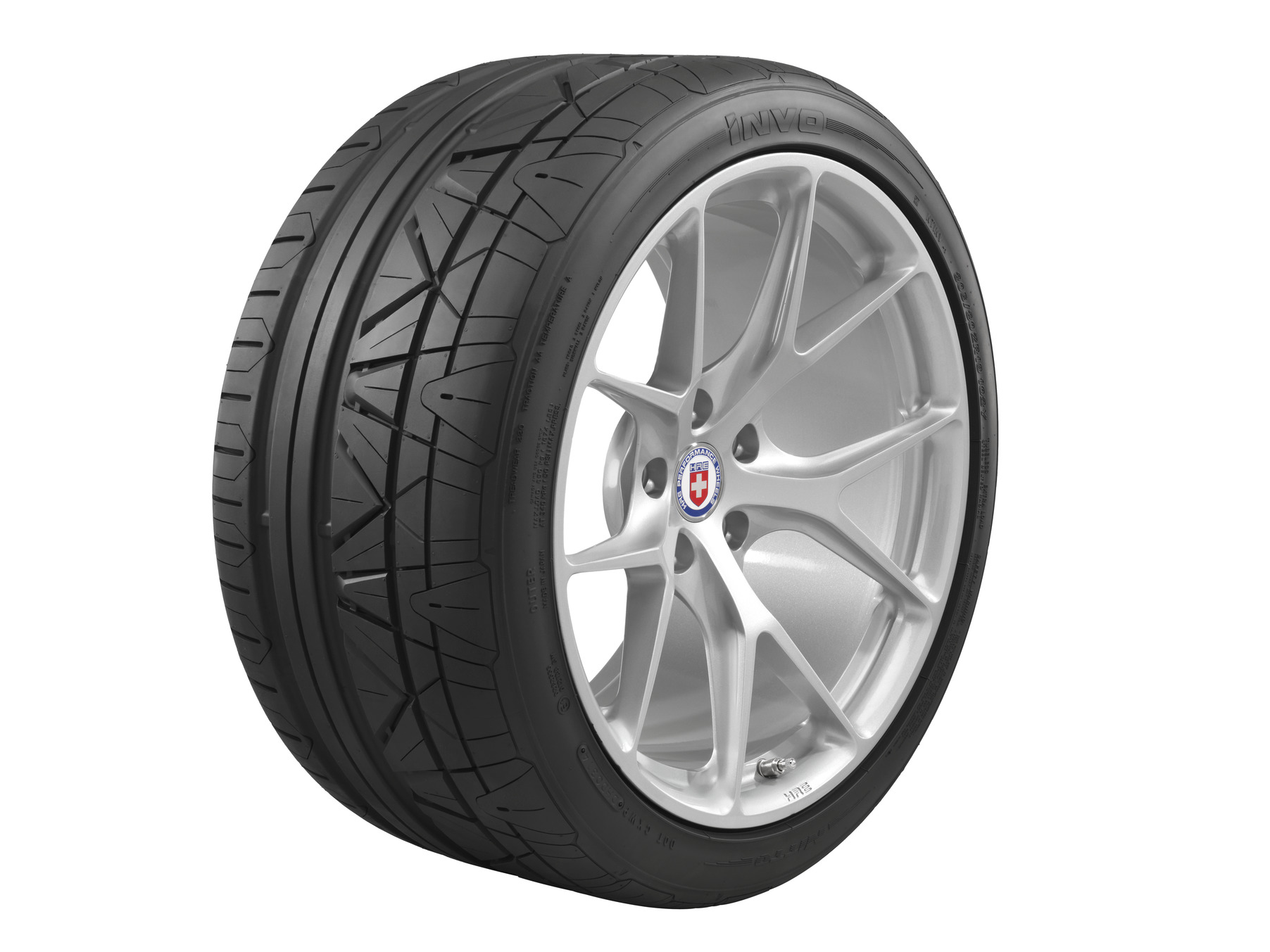 Nitto INVO 245/40R18