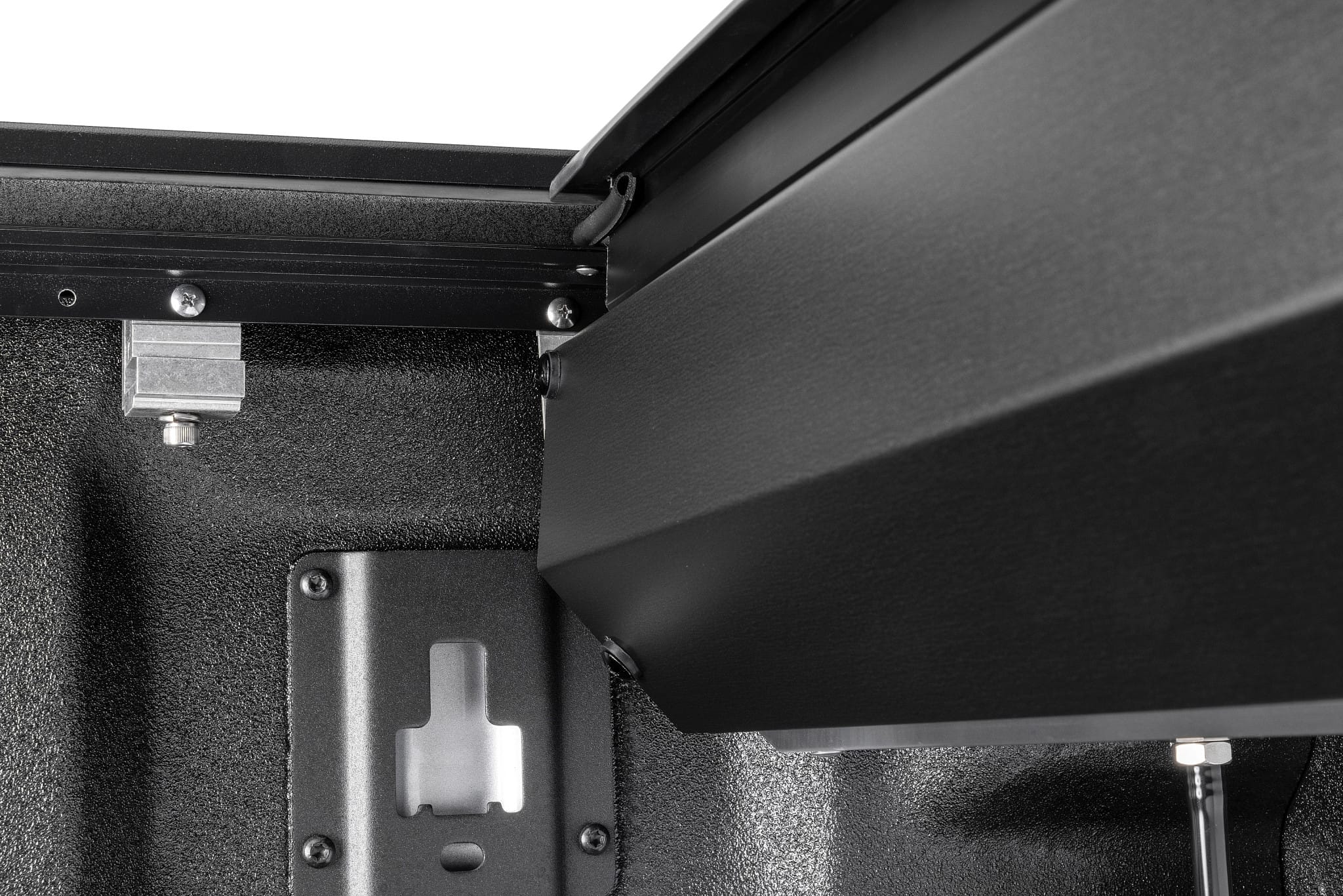Roll-N-Lock M-Series XT - 2021-26 Ford F-150/Lightning 5'7" Bed (131M-XT)