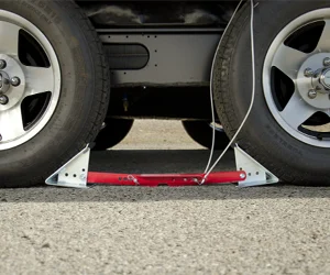 Equalizer 1-STEP Wheel Chock 24-30'