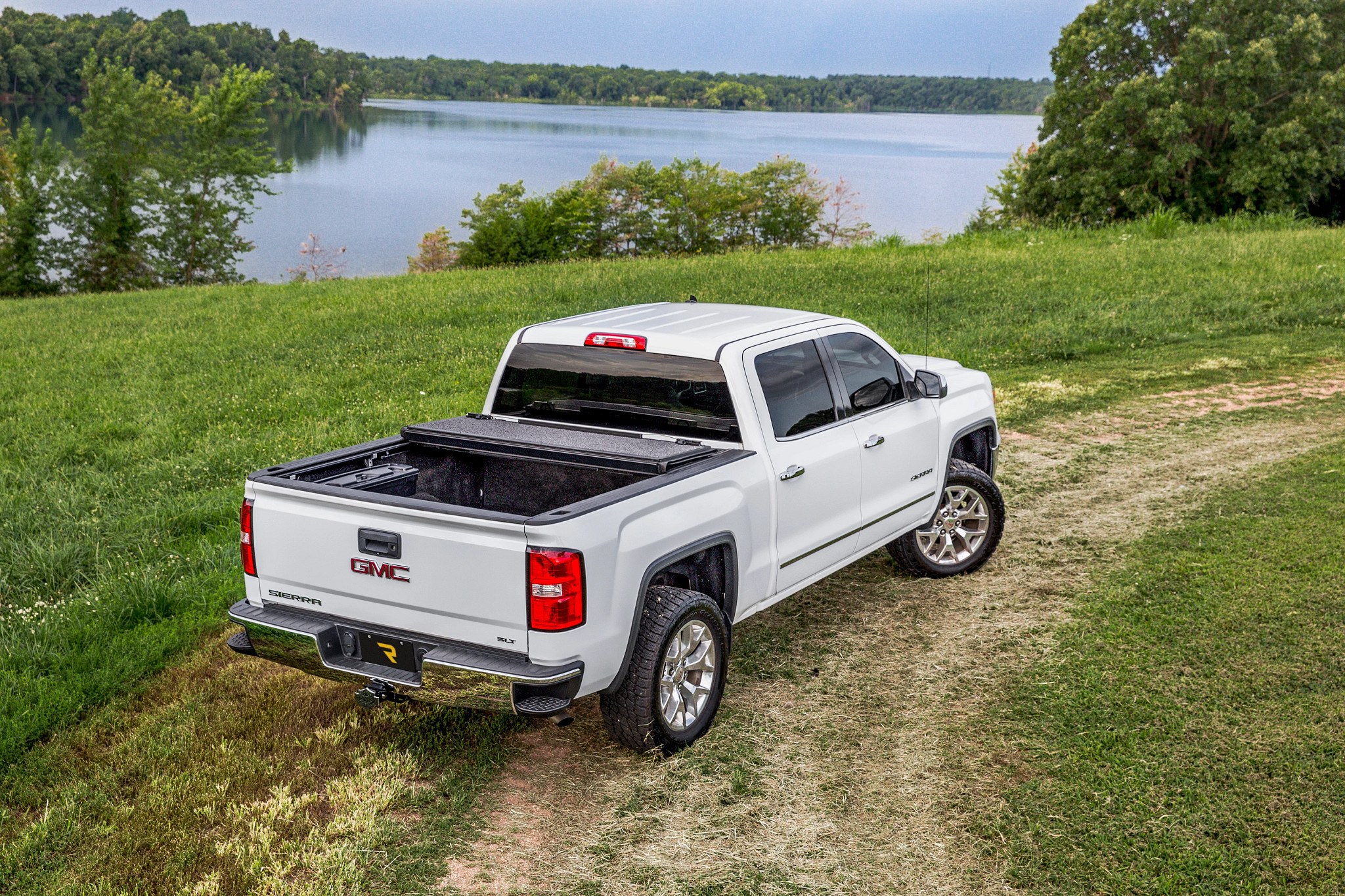 UnderCover Ultra Flex - 2007-2013 Chevrolet Colorado/GMC Sierra 1500 5.9ft Short - product photograph